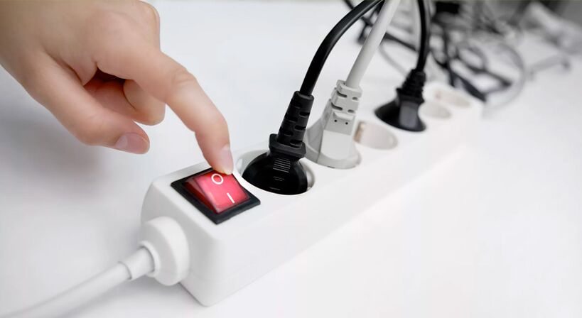 Schalten Sie das Verlängerungskabel aus